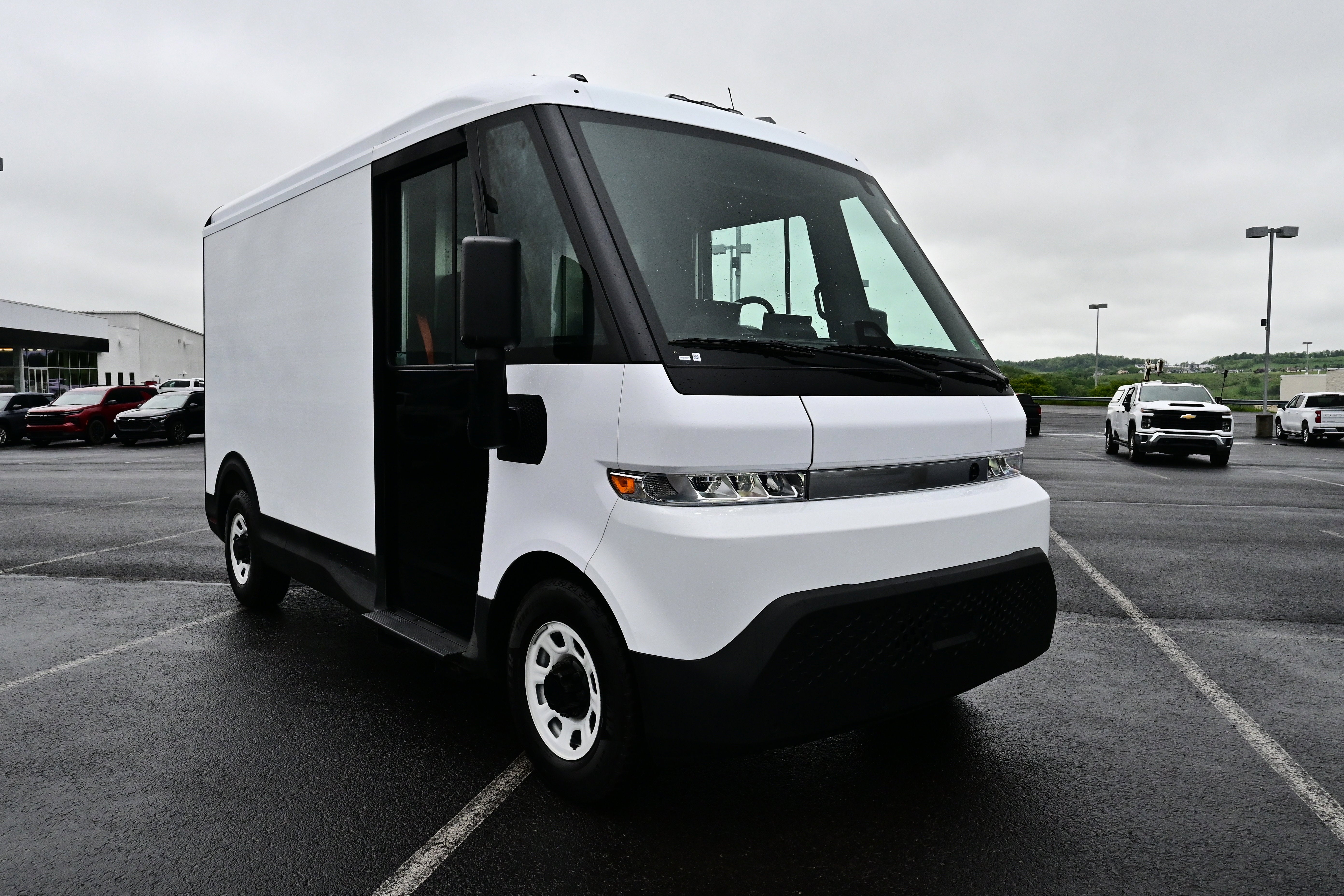 2024 BrightDrop Zevo 400 — side profile view